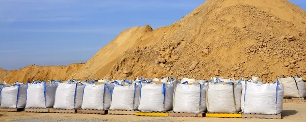 Baffle bag for mineral and mining materials